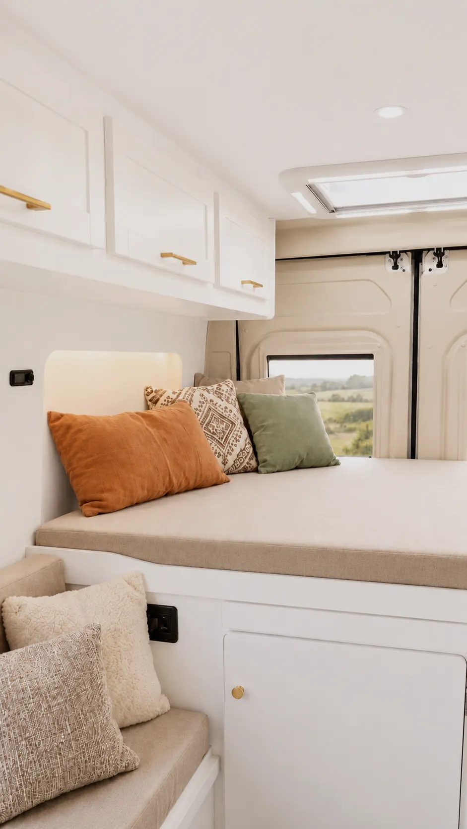 Interior del modelo CORE-CAMA en acabado AURA
